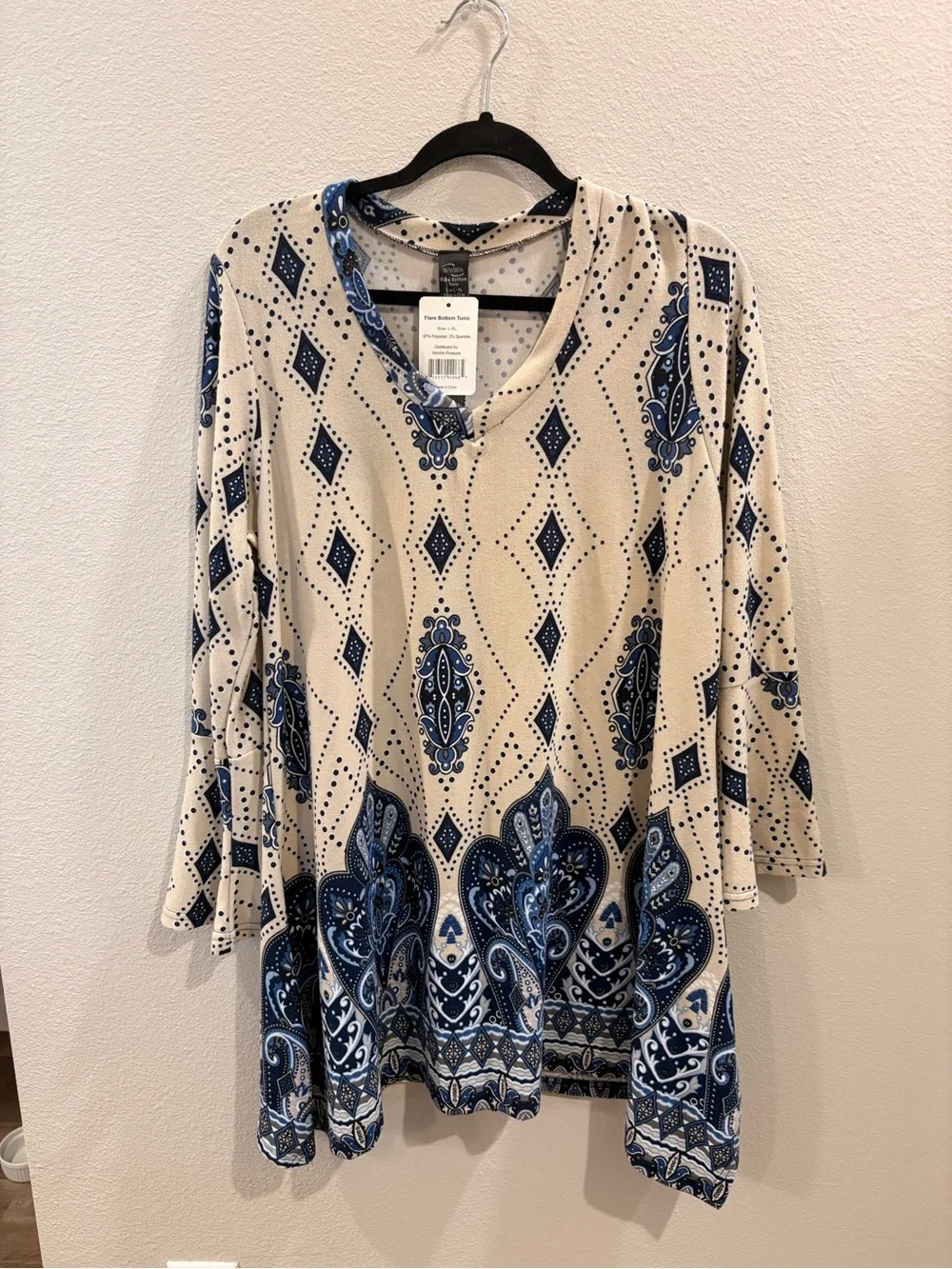 WinWin Cream and Blue Paisley V-Neck Tunic